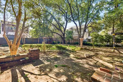 2047 University Boulevard, Houston, TX 77030 - Photo 26