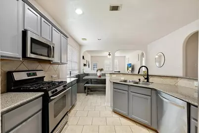 2915 Laurel Brook Lane, Pearland, TX 77584 - Photo 4