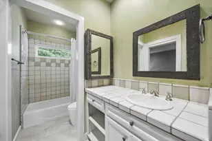 1106 Bayou Island Dr, Houston, TX 77063 - Photo 34