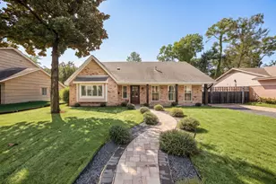 10831 Britoak Ln, Houston, TX 77079 - Photo 2