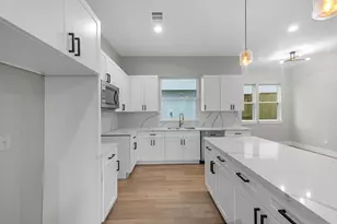 2348 Delafield St, Houston, TX 77023 - Photo 8