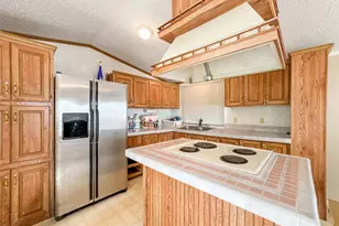 3014 Bay Oaks Harbor Dr, Baytown, TX 77523 - Photo 4