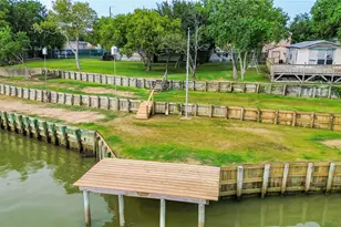 3014 Bay Oaks Harbor Dr, Baytown, TX 77523 - Photo 12