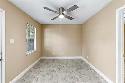 1001 W Lobitt Street, Alvin, TX 77511 - Photo 8