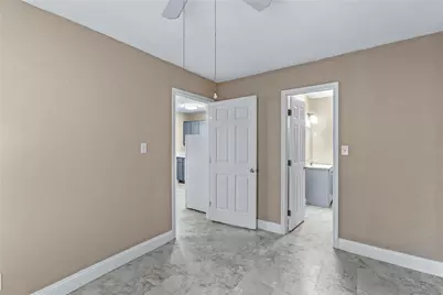 1001 W Lobitt Street, Alvin, TX 77511 - Photo 14