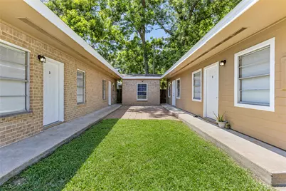1001 W Lobitt Street, Alvin, TX 77511 - Photo 2
