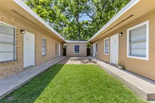 1001 W Lobitt St, Alvin, TX 77511 - Photo 2