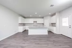 16905 Hazelnut Dr, Conroe, TX 77302 - Photo 2