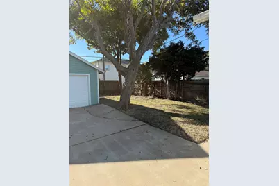 4407 Avenue S 1/2, Galveston, TX 77550 - Photo 4