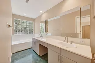 9611 Highmeadow Dr, Houston, TX 77063 - Photo 24