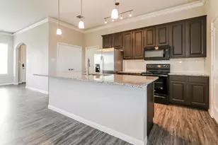 415 Lakeland Cir, Rosharon, TX 77583 - Photo 2