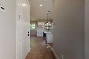 806 E 39th St, Houston, TX 77022 - Photo 4