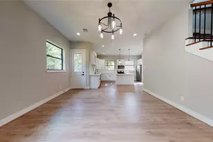806 E 39th St, Houston, TX 77022 - Photo 14