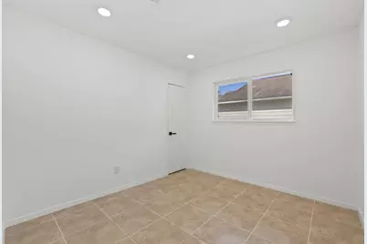 9930 Valley Lake Drive, Houston, TX 77078 - Photo 10