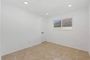 9930 Valley Lake Dr, Houston, TX 77078 - Photo 10
