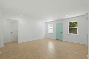 9930 Valley Lake Dr, Houston, TX 77078 - Photo 6