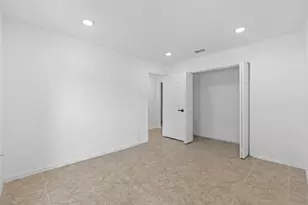 9930 Valley Lake Dr, Houston, TX 77078 - Photo 2