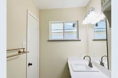 13447 Greenway Drive, Sugar Land, TX 77498 - Photo 16