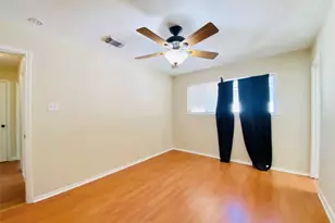 13447 Greenway Dr, Sugar Land, TX 77498 - Photo 14