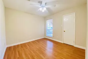 13447 Greenway Dr, Sugar Land, TX 77498 - Photo 18