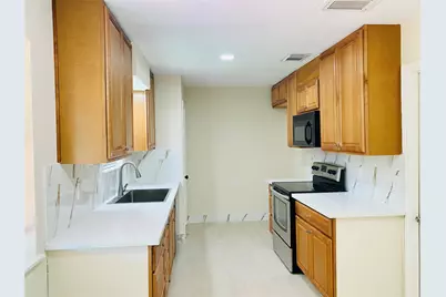 13447 Greenway Drive, Sugar Land, TX 77498 - Photo 8