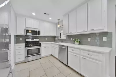 10406 Woodwind Drive, Houston, TX 77025 - Photo 8
