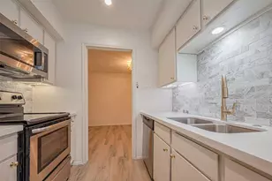 4639 Wild Indigo St, Houston, TX 77027 - Photo 8
