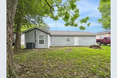820 Texas Street, Liberty, TX 77575 - Photo 10