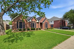 4015 Lakepointe Forest Dr, Seabrook, TX 77586 - Photo 4