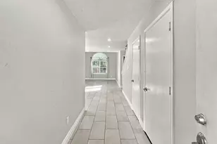 8815 Lyndonnille Falls Ln, Houston, TX 77078 - Photo 4