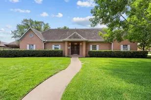 616 Westwood Cir, La Marque, TX 77568 - Photo 1