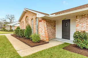 128 Catalpa St, Lake Jackson, TX 77566 - Photo 6