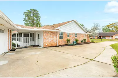 128 Catalpa Street, Lake Jackson, TX 77566 - Photo 4