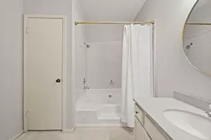 17491 Red Oak Dr, Houston, TX 77090 - Photo 6