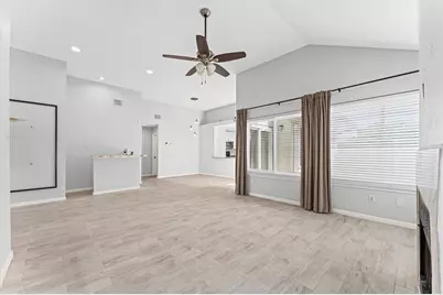 7810 Poitiers Drive, Houston, TX 77071 - Photo 6