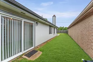 7810 Poitiers Dr, Houston, TX 77071 - Photo 24
