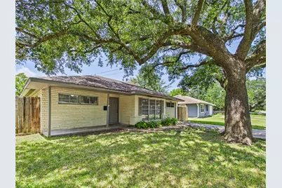 302 Sycamore Drive, Hitchcock, TX 77563 - Photo 2