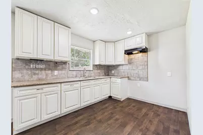 302 Sycamore Drive, Hitchcock, TX 77563 - Photo 14