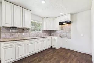 302 Sycamore Dr, Hitchcock, TX 77563 - Photo 14