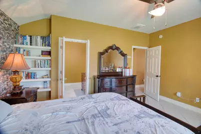 7911 Pelican Lane, Baytown, TX 77523 - Photo 14