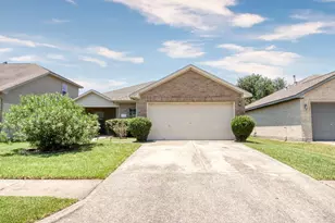 7911 Pelican Ln, Baytown, TX 77523 - Photo 2