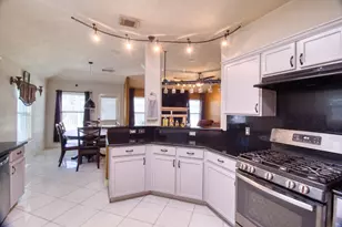 7911 Pelican Ln, Baytown, TX 77523 - Photo 10