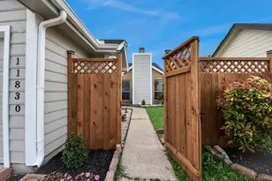 11830 Plumpoint Dr, Houston, TX 77099 - Photo 6