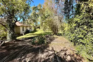 300 Holly Dr, Baytown, TX 77520 - Photo 28