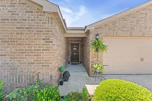405 Hawks View Dr, Texas City, TX 77568 - Photo 2
