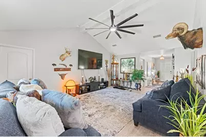 405 Hawks View Drive, Texas City, TX 77568 - Photo 4