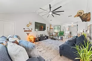 405 Hawks View Dr, Texas City, TX 77568 - Photo 4