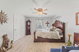 405 Hawks View Dr, Texas City, TX 77568 - Photo 10
