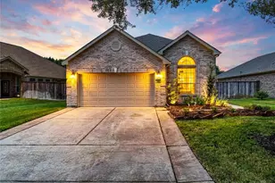 1225 N Riviera Cir, Pearland, TX 77581 - Photo 1