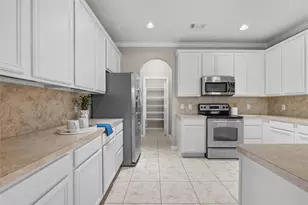 1225 N Riviera Cir, Pearland, TX 77581 - Photo 10